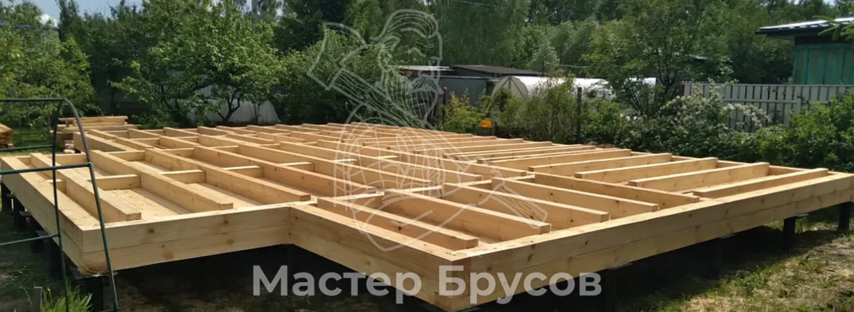 Особенности монтажа пола в доме из бруса на сваях