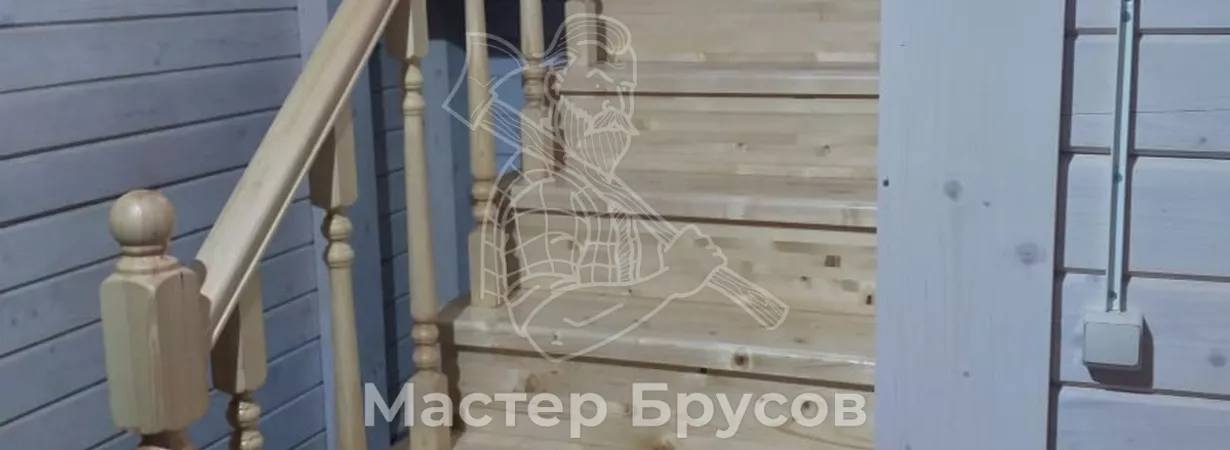 Как правильно выбрать лестницу в дом из бруса?