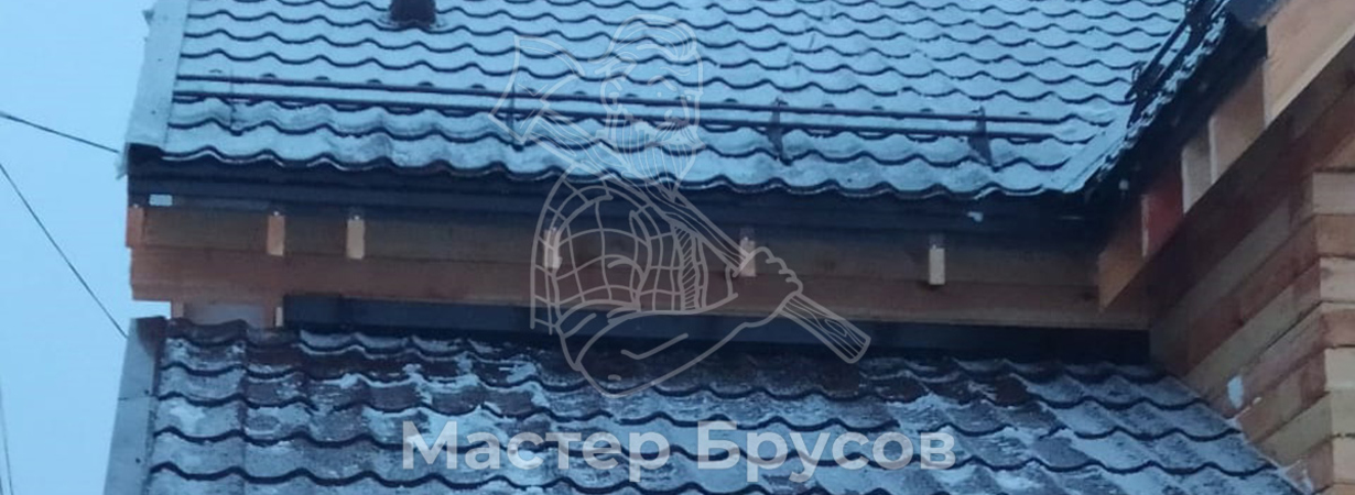 Нужны ли снегодержатели на крыше дома из бруса?